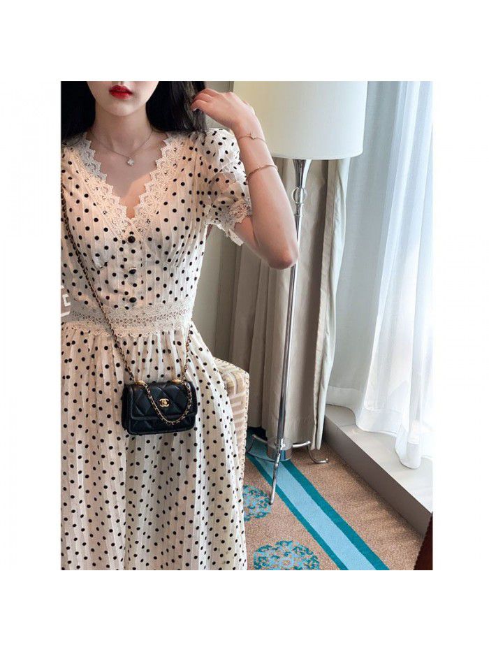 [floating shadow Hepburn polka dot dress] reveals French elegance in simplicity 