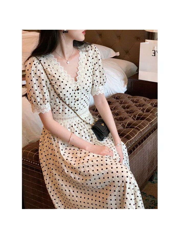 [floating shadow Hepburn polka dot dress] reveals French elegance in simplicity 