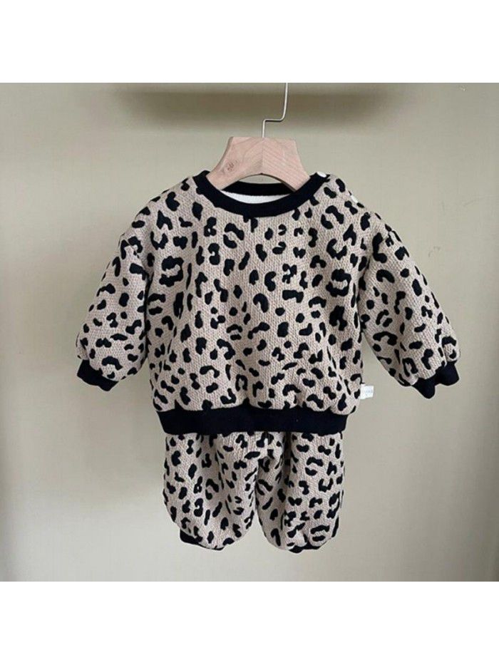 Late Autumn Infant and Toddler Leopard Pattern Sweater Pants Set 