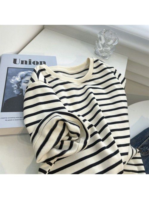 Plush matte striped round neck short sleeved T-shi...